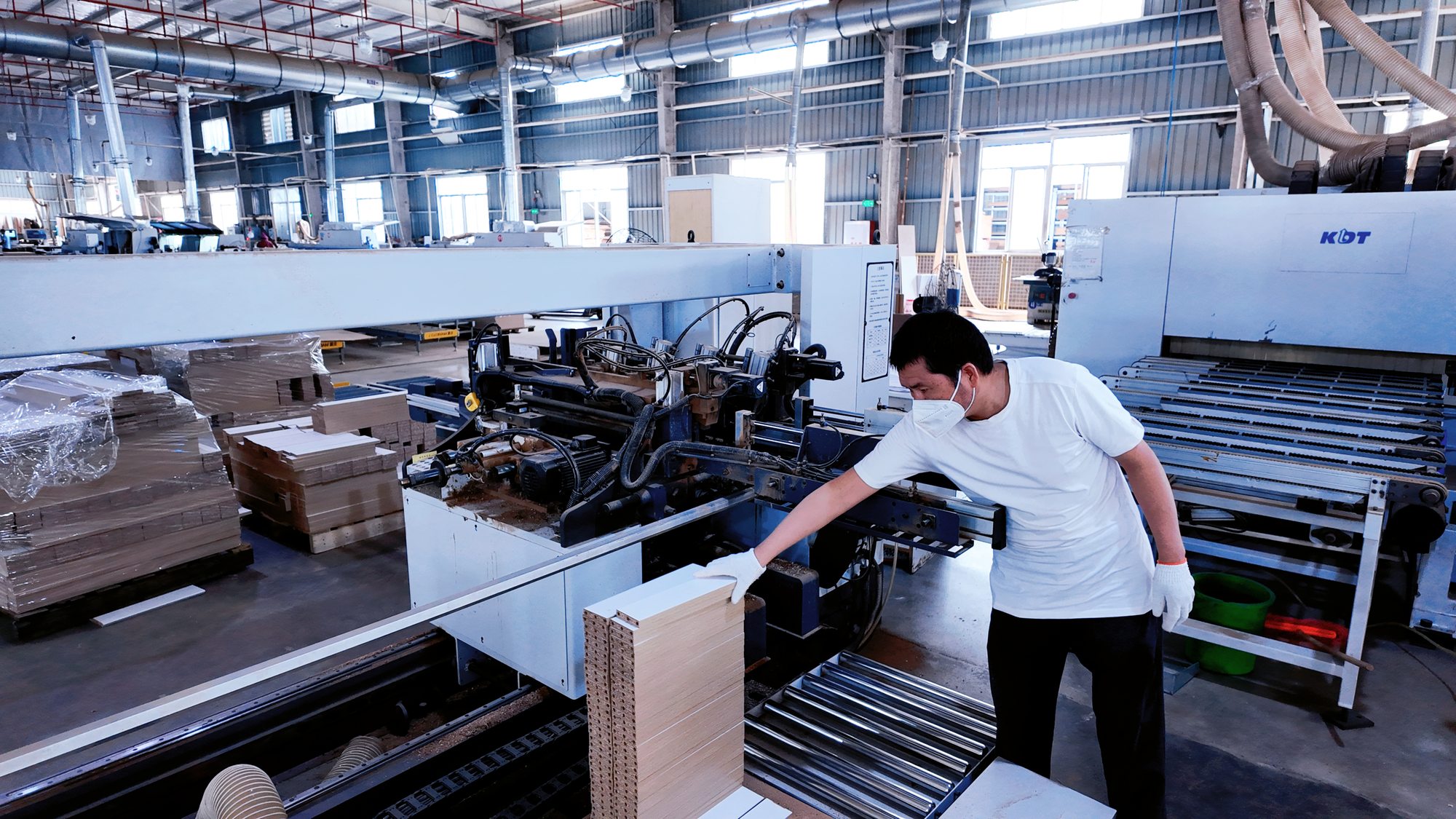 CNC drilling and routing workshop expanded for precise hardware fitting